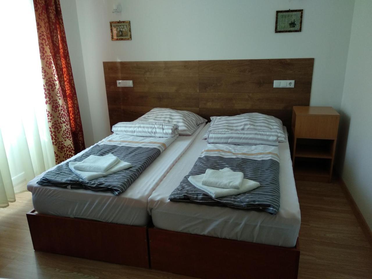 Acopark Vendeghaz Hotel Debrecen Exterior photo