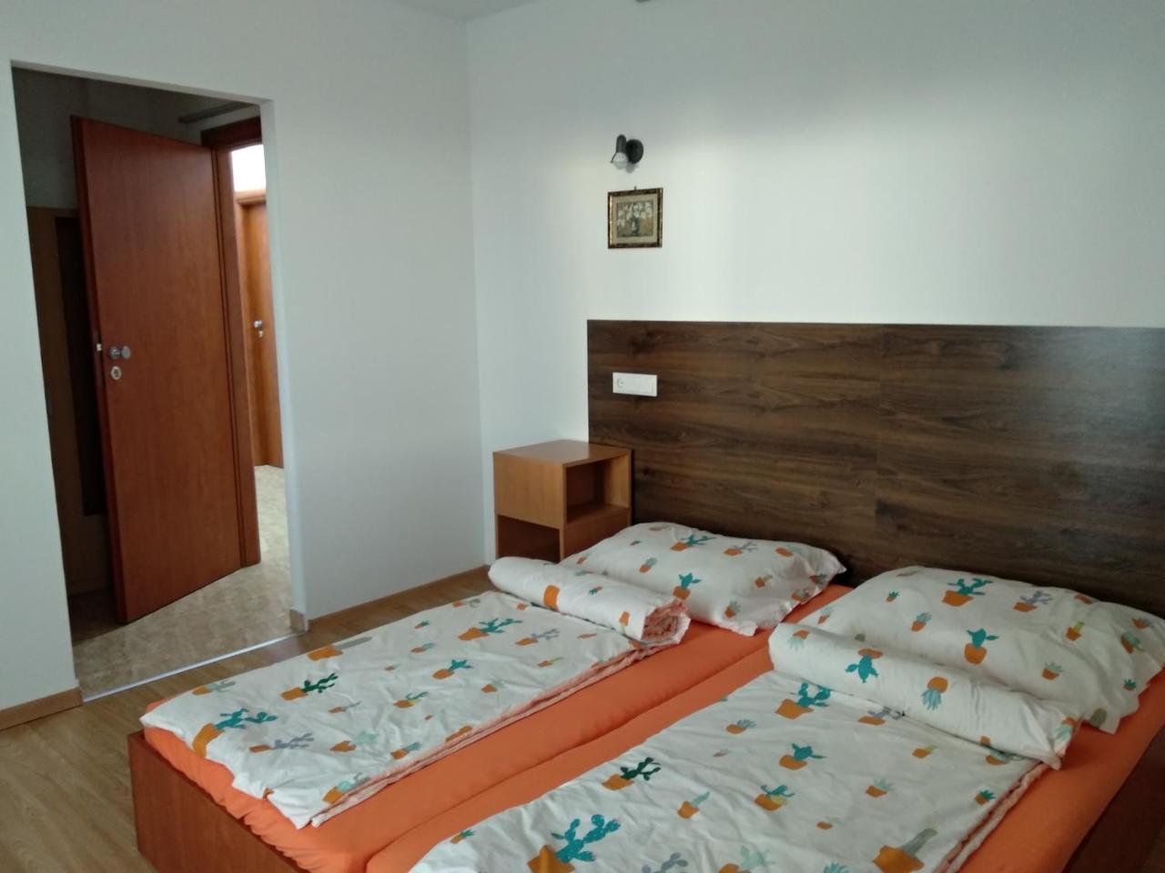 Acopark Vendeghaz Hotel Debrecen Exterior photo